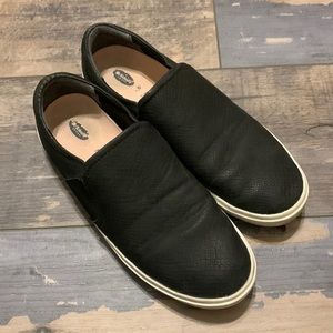 (8) Dr. Scholl’s Free Technology Wander Up Black Slip Ons